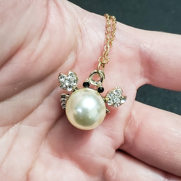 **Final Sale** Gold tone faux pearl crab necklace - Picture 2 of 8